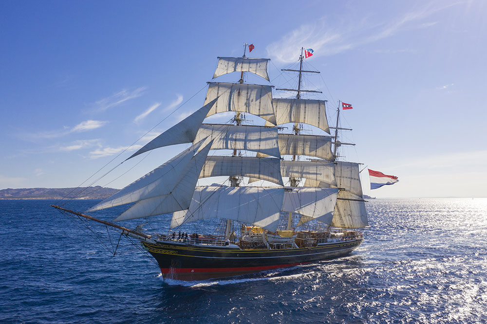 The-Clipper-Stad-Amsterdam-all-sails-1